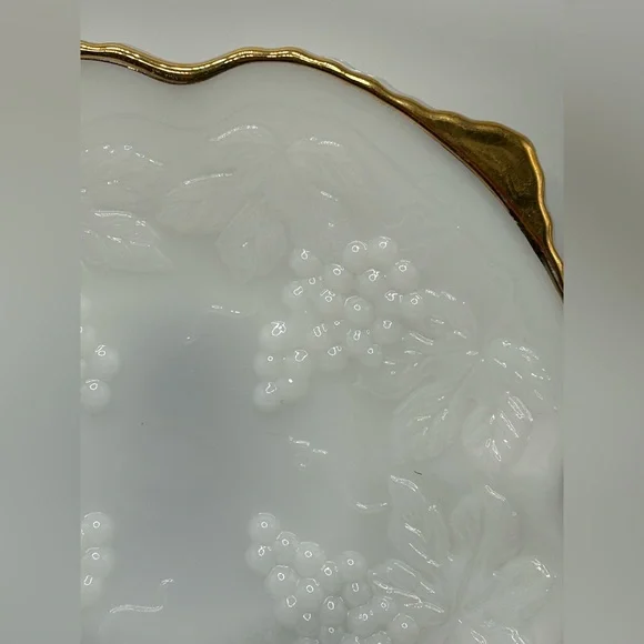 Vintage Anchor Hocking Milk Glass Serving Bowl - Picture 3 of 9